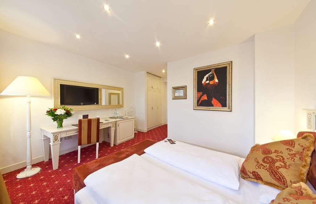 Unique Hauptbahnhof Hotel 4*