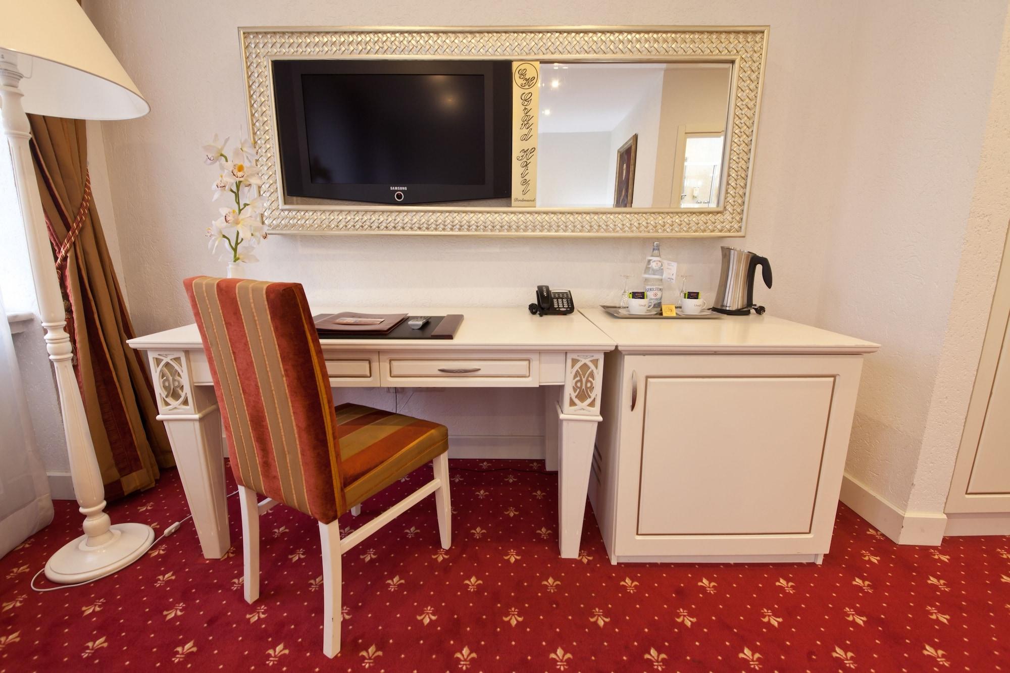 Hotel Unique Hauptbahnhof 4*