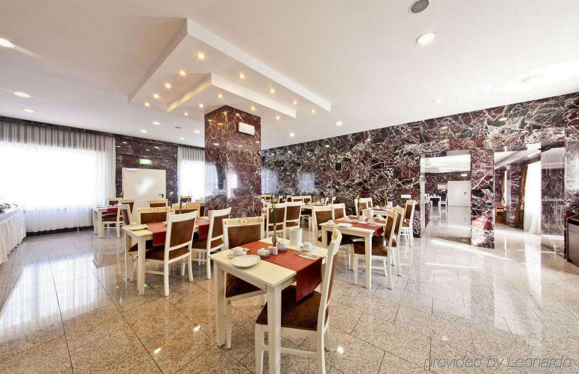 Unique Hauptbahnhof Hotel 4*