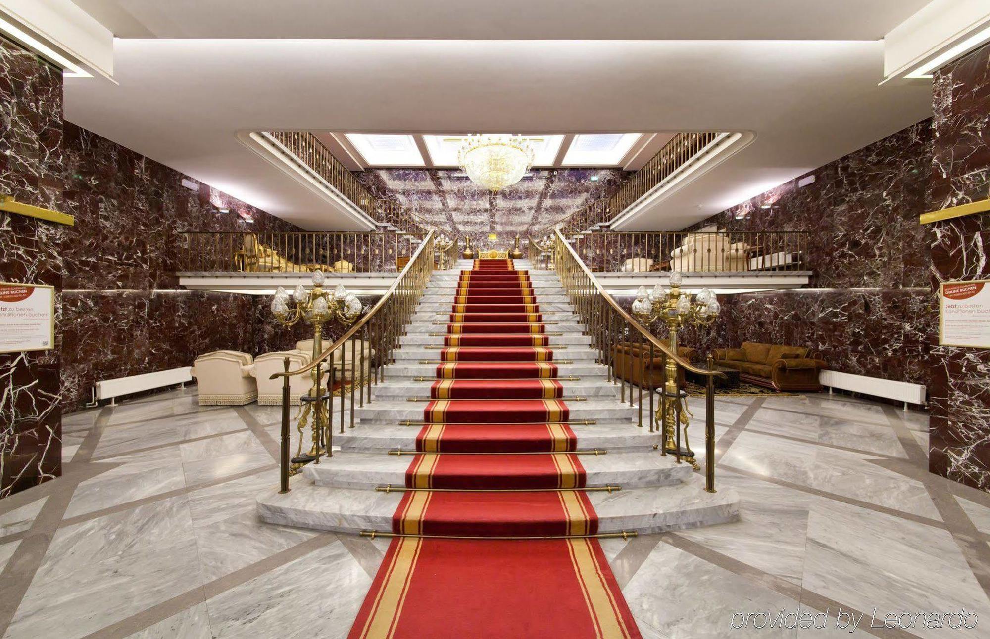 Unique Hauptbahnhof Hotel 4*